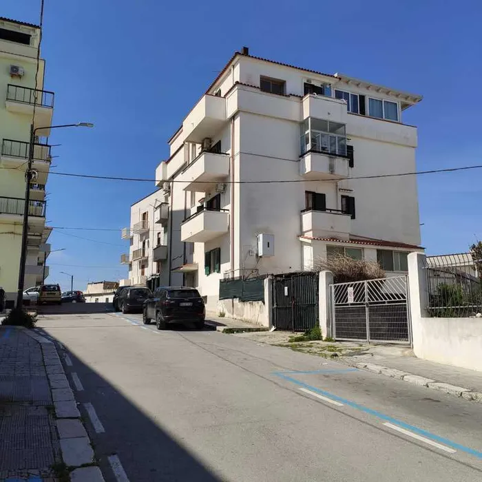 La palazzina in Via Giacomo Leopardi a Vieste, sede dell'Appartamento in Centro Paese