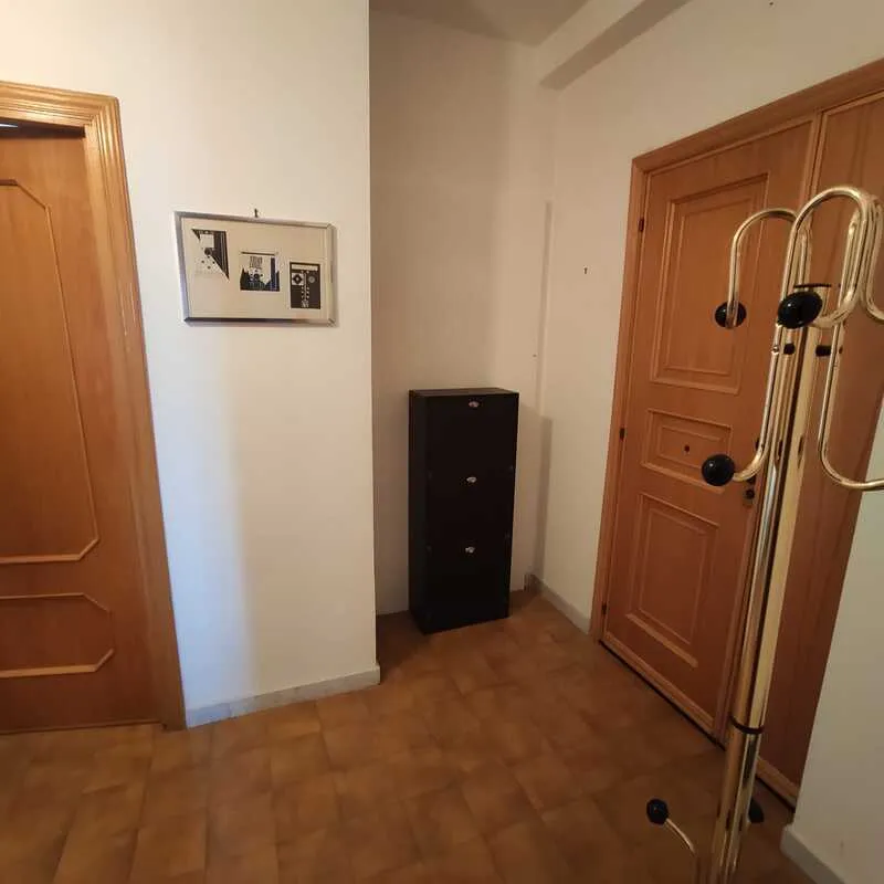 L'ingresso con armadio